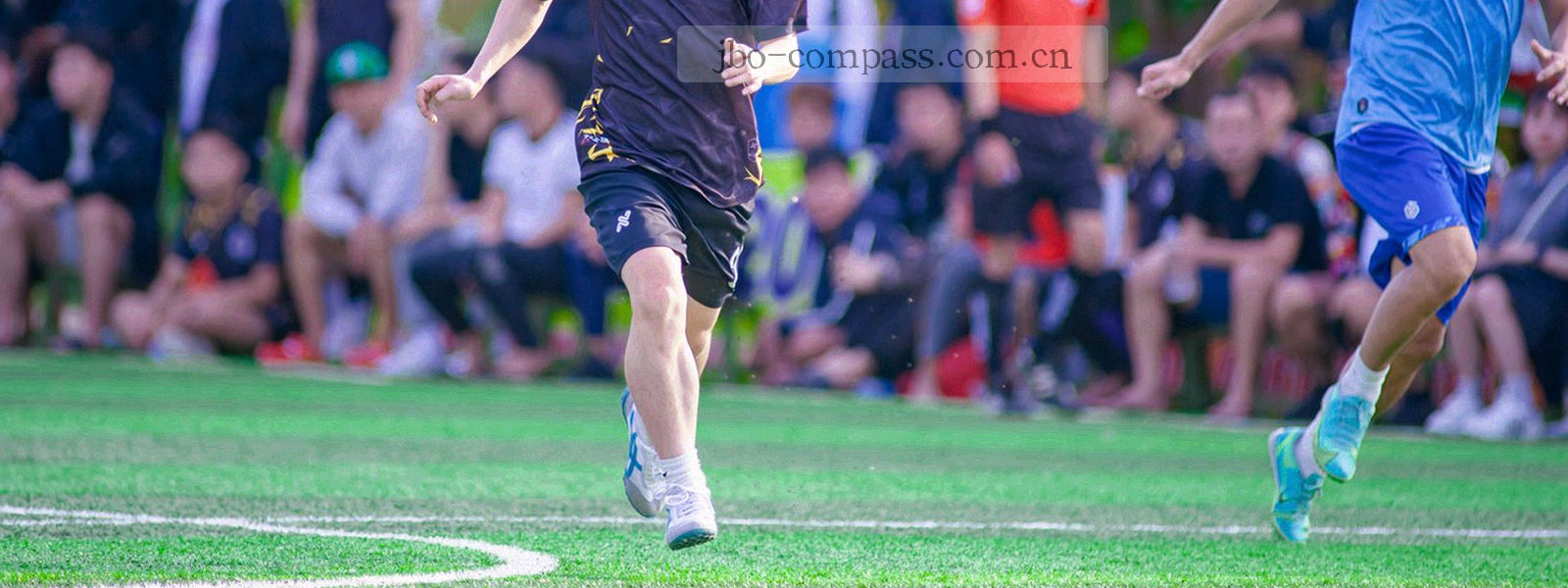 抽象档案格与坐标网格叠合，冷色底上带细橙色刻度线